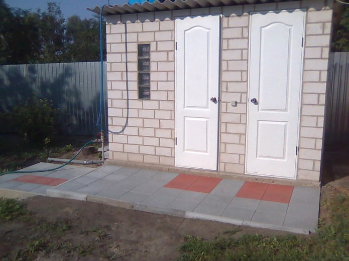 letnij-dush-na-dache_60bf1fccdacec-t_c.jpg