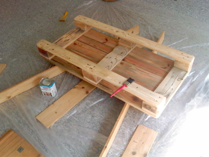 mebel-iz-poddonov-dlya-dachi_60d733821e74d-t_c.jpg